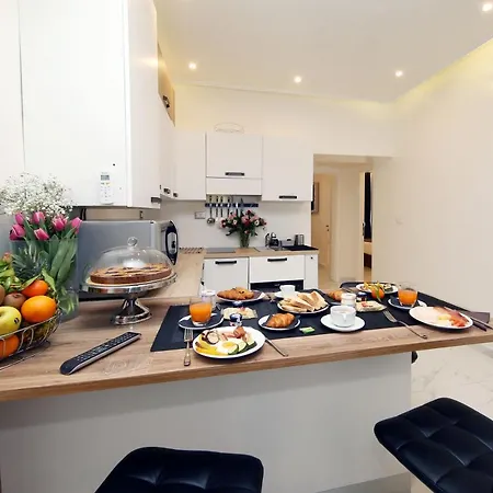 La Maisonnette Tritone Trevi Apartment Rome-3